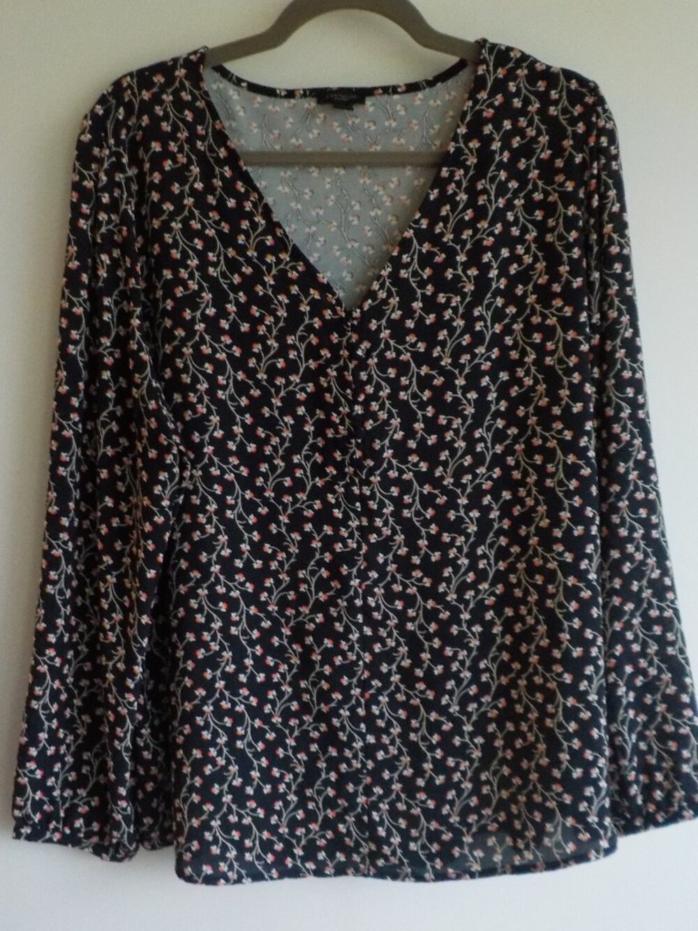 Ann Taylor Factor Blouse - Size XL - Long Sleeve Pink/White Floral Navy (913)